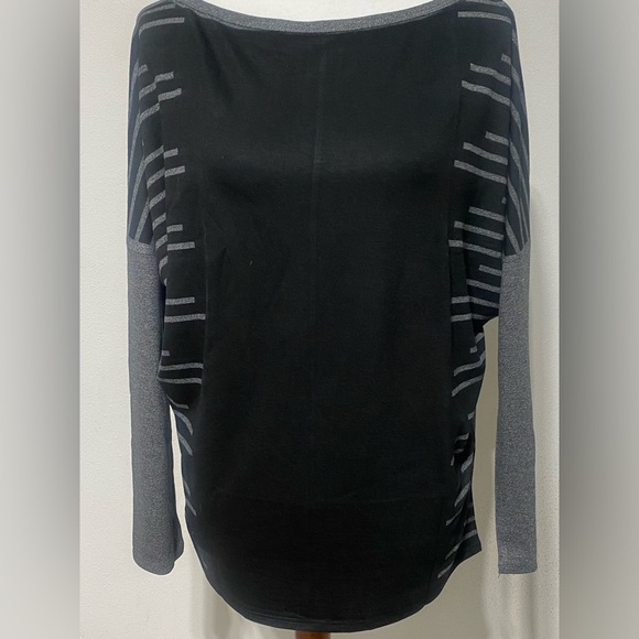 Go Couture Printed Boatneck Sweater Women’s Sz M Black Dye 1 Retail’s $148 - Picture 3 of 4